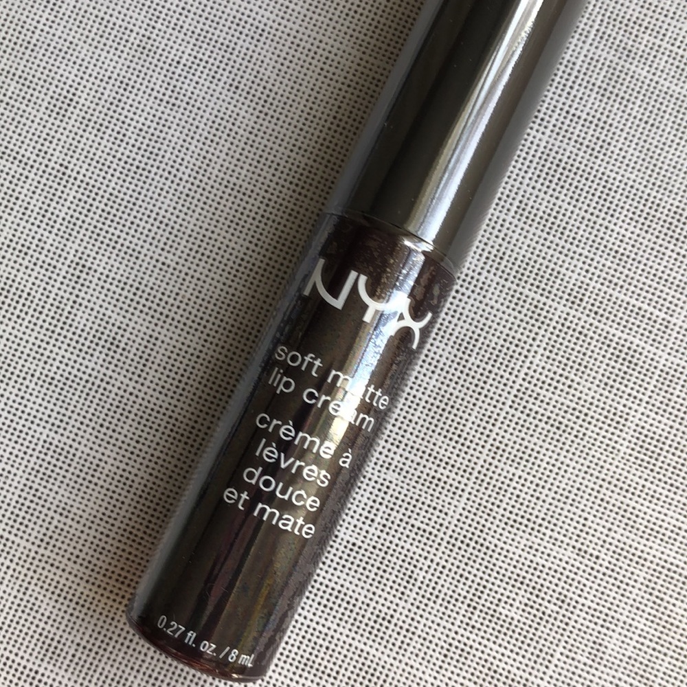 NWT makeup. covergirl concealer, NYX lip cream in black, maybelline mascara - Picture 3 of 5
